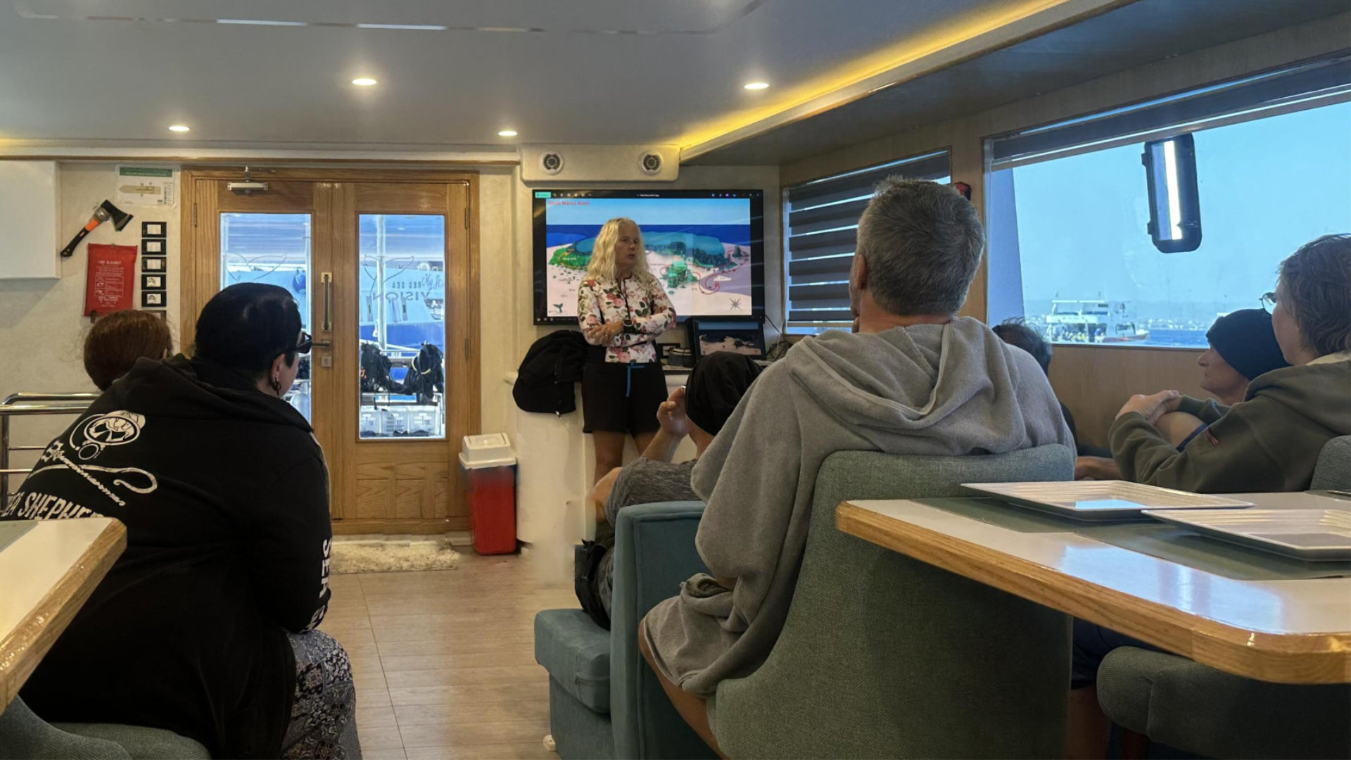redseavision salon briefing liveaboard tauchsafari