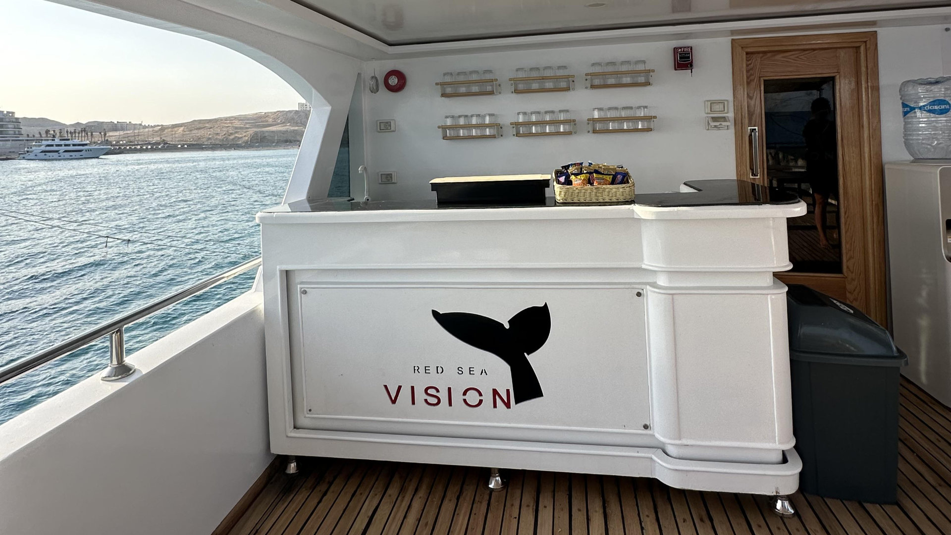 RedSeaVision Tauchsafari Liveaboard Rotesmeer Jacht Charter Tauchen diving sonnendeck plongee duiken sundeck bar