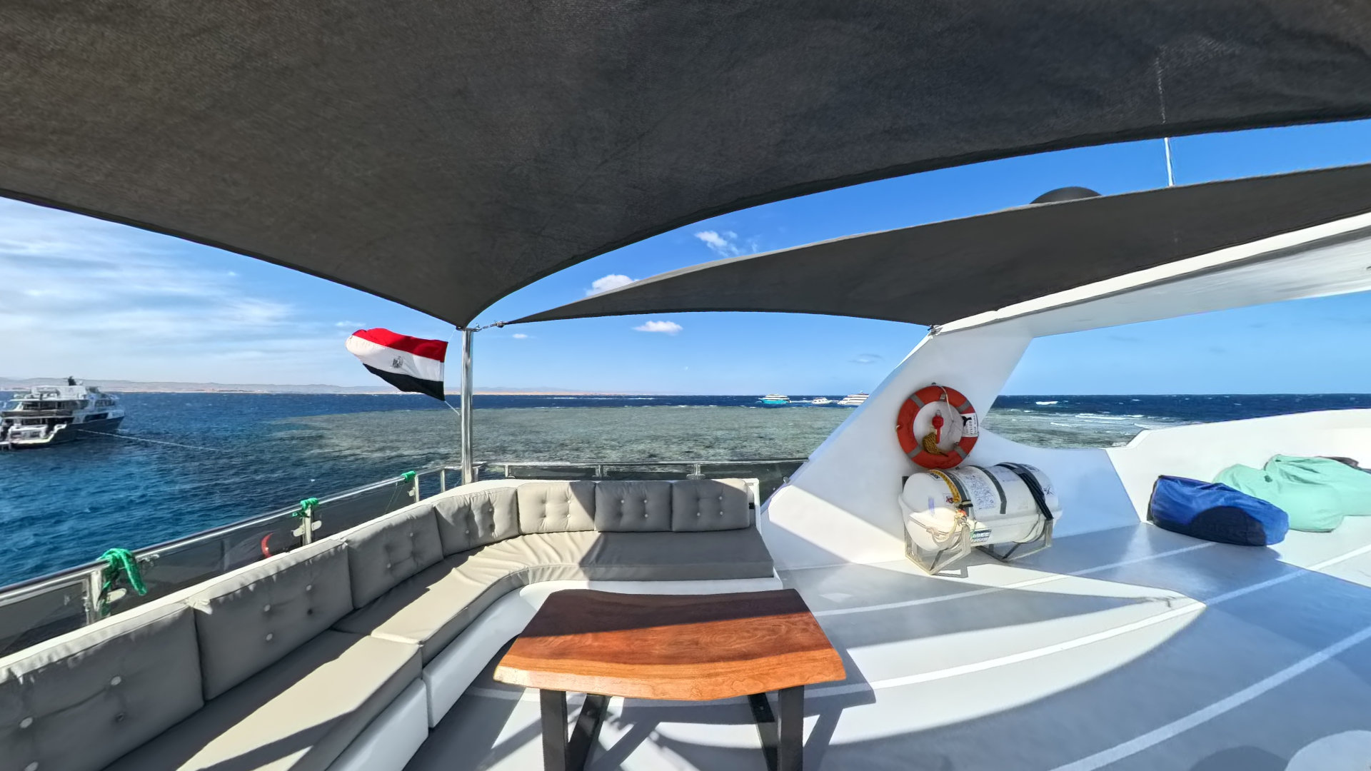 RedSeaVision liveaboard tauchsafari Rotesmeer highdeck