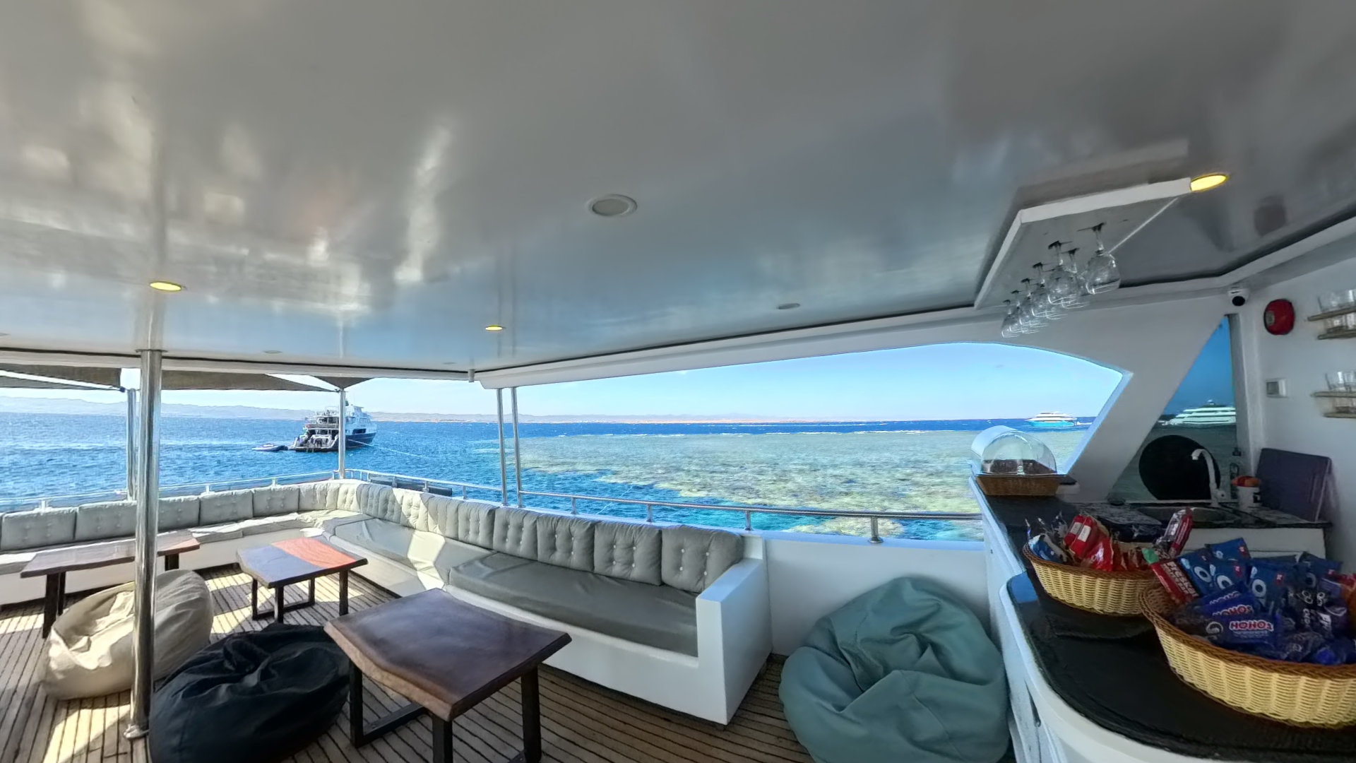 RedSeaVision liveaboard tauchsafari Rotesmeer sundeck